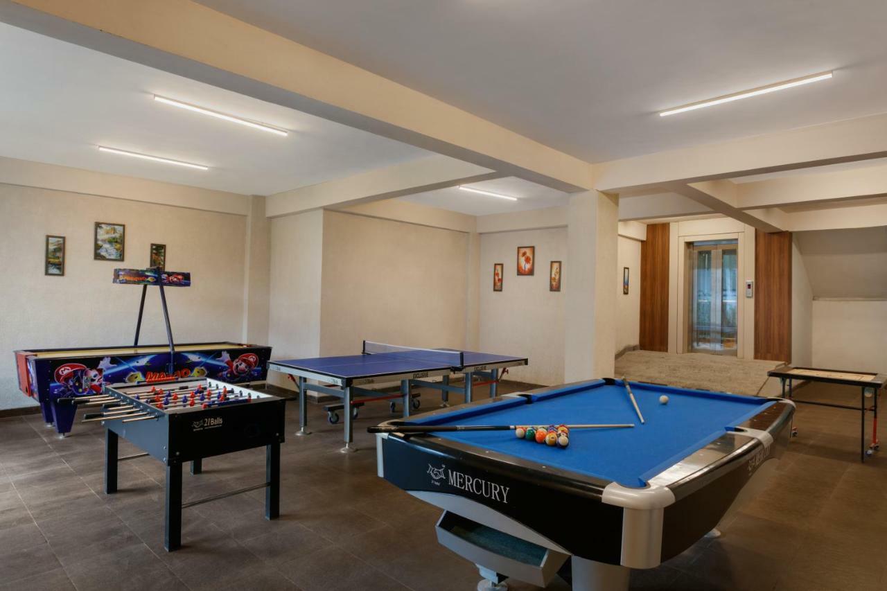 Alokik Resort- Pure Veg Manāli Exteriör bild