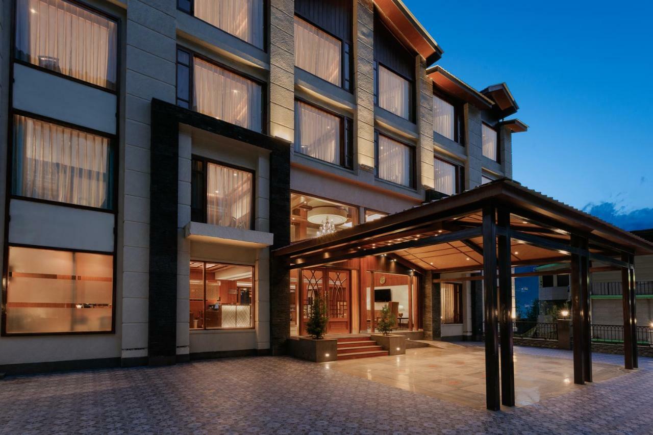 Alokik Resort- Pure Veg Manāli Exteriör bild